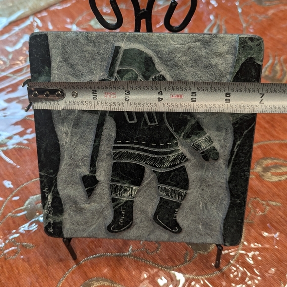 David Bernett Signed Carved Green Marble Sculpture "Inuit Hunter"  7" X 7" COA - Picture 7 of 11